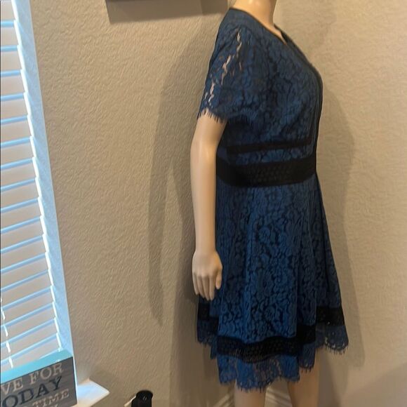 Eliza J-Elegant Blue Lace Dress with pockets - Picture 4 of 7